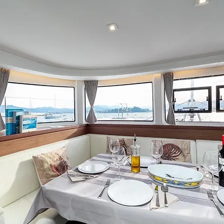 Catamaran Lagoon 42 Πλωτό κατάλυμα *