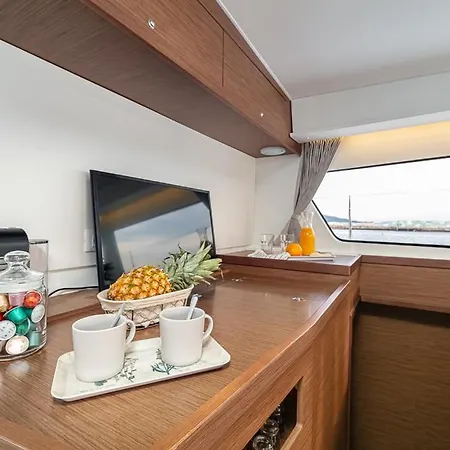 Πλωτό κατάλυμα Catamaran Lagoon 42 Βίγκο