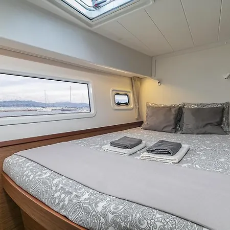 Catamaran Lagoon 42 Πλωτό κατάλυμα *